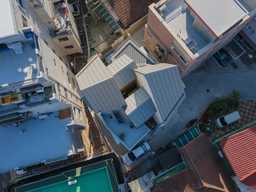 "한국적 도시 주택 실험"… 좁은 땅에 뾰족 솟은 쌍둥이 건물