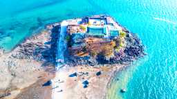 "바다 위에 떠 있는 사찰이라니?"… 물때 맞춰야만 갈 수 있는 신비로운 무료 명소