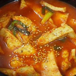부산오뎅으로 만드는 <strong>국물 떡볶이</strong>