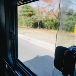 창문 밖으로 스쳐가는 나의 여행