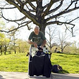 세상에서 가장 비싼 <strong>이발소</strong>, Anthony Cymerys