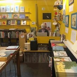 동네 서점, 조용한 북적임