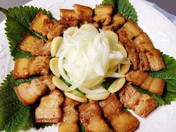 간단하지만 폼나는 삼겹살 간장구이와 양파 절임