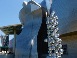 오르페우스가 노래하고 아니쉬 카푸어가 만들어내다