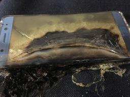 '갤럭시 노트7' 배터리 <strong>폭발</strong>과 출고 중지, 흥행에 찬물 끼얹나?