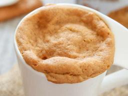 딱 네 가지 재료만 들어가는 <strong>쿠키</strong> 버터 머그 케이크