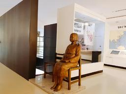 우리는 아직 해방되지 않았습니다.