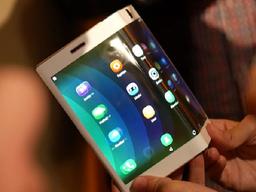 LG도 '접는 스마트폰' 출시? 모바일 시장의 트랜드 변화 시작되나?