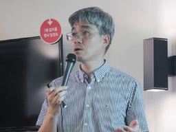 윤홍균 “자존감 높이기, 식스팩 만들기와 똑같다”