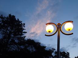 100세 시대의 버거움에 <strong>대하여</strong>