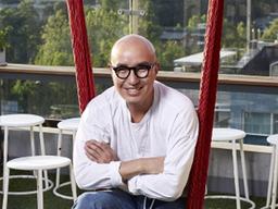 홍석천, “어차피 욕먹을 거 좀 더 놀 걸 그랬다”