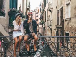 <strong>사랑</strong>하는 이와 <strong>여행</strong>을, 이들처럼