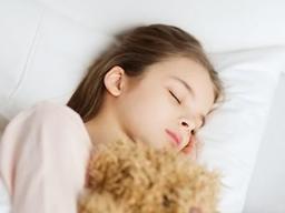 잘 때 왼쪽으로 누워서 자야 되는 이유