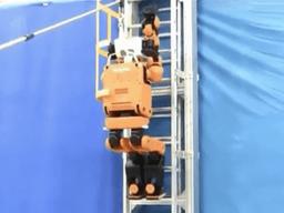 혼다, 사다리를 탈 수 있는 재난 구조용 로봇 개발