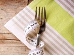 과식한 다음날, 가장 먼저 해야 할 일은?