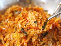 <strong>무생채</strong>무침 하나로 만든 비빔밥 한 그릇 딱 좋아요~