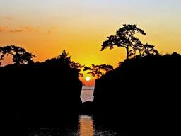 해가 떠오른다, 가자