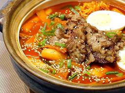 매콤한 <strong>떡볶이</strong> w/바삭한 고소함, 차돌박이 <strong>떡볶이</strong>