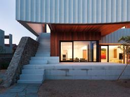 <strong>W</strong> HOUSE