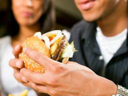 당신이 <strong>정크푸드</strong>를 먹고 있는 이유…