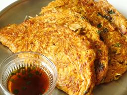 <strong>명절</strong> <strong>남은</strong> 잡채 어쩌지? 계란만두!