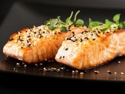 '연어를 간편식 메뉴로' 일본서 인기인 '패스트 피쉬'