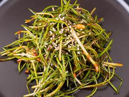 향긋한 풍미가 좋은 봄나물 '달래' 요리 추천