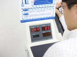 [무서운 고혈압 ②] 젊다고 방심마라…<strong>남성</strong>환자 5명 중 1명이 30~<strong>40대</strong>