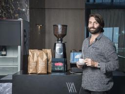 “커피의 섬세한 맛을 끌어내는 게 내 역할”-‘바리스타 챔피언’ 폴바셋