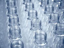 '라벨도 없앤다' 日, <strong>환경</strong>생각하는 패트병 판매