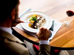 중년이라면 <strong>동물성 단백질</strong>을 줄여야 하는 이유