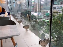 창가 앉은 손님 몰래 '찰칵'…불법촬영 시각지대 '통유리 카페'