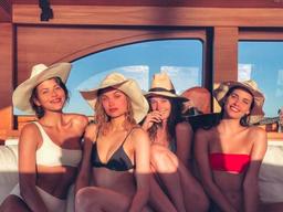 [style_this week] 속옷 같기도…2018 수영복 <strong>트렌드</strong> 3