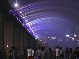 더워죽겠는데 미지근한 물 샤워?…폭염 이기는 '과학<strong>원리</strong>'