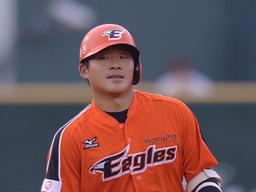 한화이글스, '<strong>미성년자</strong> <strong>성폭력</strong> 구속' 엄태용 완전 퇴출