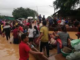 누가 라오스 주민들을 울렸나