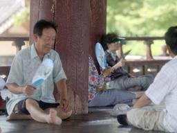 [슬기로운 폭염대처법 ①] 체온조절 잘 안 되는 고령층, 정오~오후 5시 외출 자제하세요