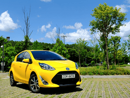 더 가볍게, 더 효율적으로 즐기는 <strong>토요타 프리우스</strong> C