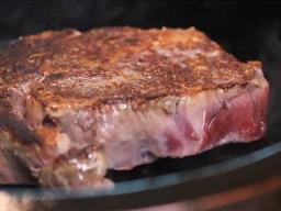 [friday] 3㎝두께 소고기 앞뒤 3분씩 구우면… '미디엄 레어' 근사한 한끼