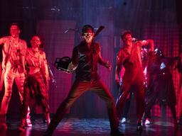 암흑 속 뺨을 스치는 머리카락… 라이브로 만나는 좀비들