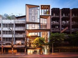 한지붕 네가족…<strong>테트리스</strong> 4개를 쌓아올린 상가주택