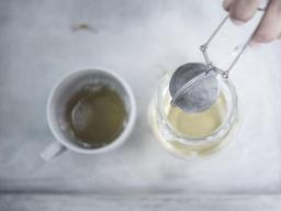 <strong>녹차</strong> vs 홍차, 뭐가 더 좋을까?