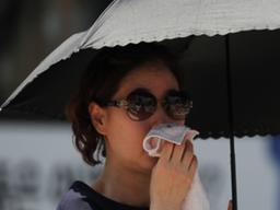 [생활속과학]검은색 양산이 더 시원하다고?