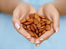 우리가 잘 몰랐던 아몬드의 4가지 <strong>장점</strong>