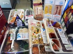 폐기에 웃고, 폐기에 우는 편의점