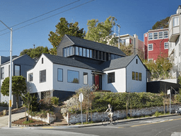 지붕 위에 한 층 더… <strong>독특한</strong> 발상으로 전망 살린 <strong>집</strong>