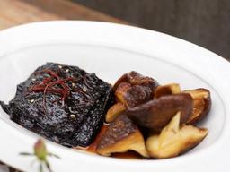 간장만으로 만든 감칠맛 나는 밥 도둑, ‘김+표고<strong>장아찌</strong>’