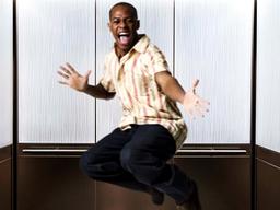 <strong>엘리베이터</strong> 추락, '점프'하면 산다?