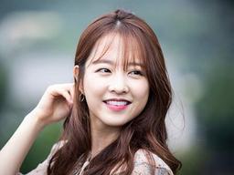 박보영은 오래 지켜본다. 연애도, 연기 변신도