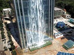 역시 '대륙의 스케일'… 세계 최대 <strong>인공폭포</strong>가 중국에